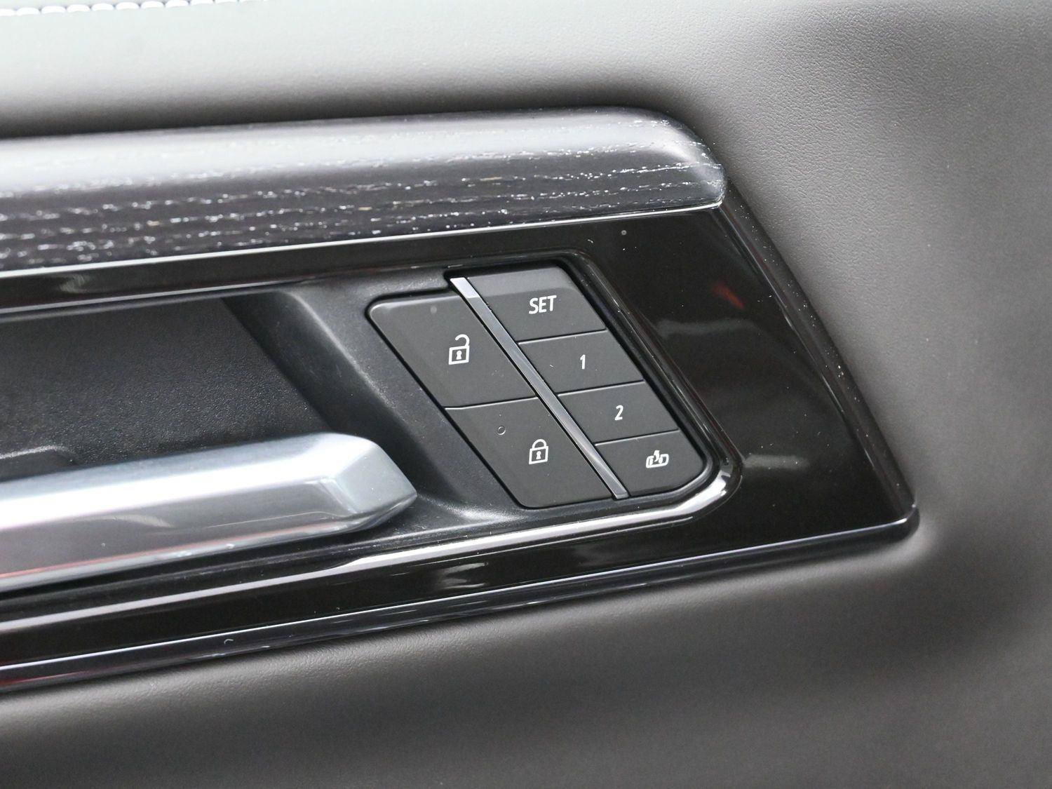 Used 2025 GMC Yukon XL AT4 Ultimate AWD/4WD image 10