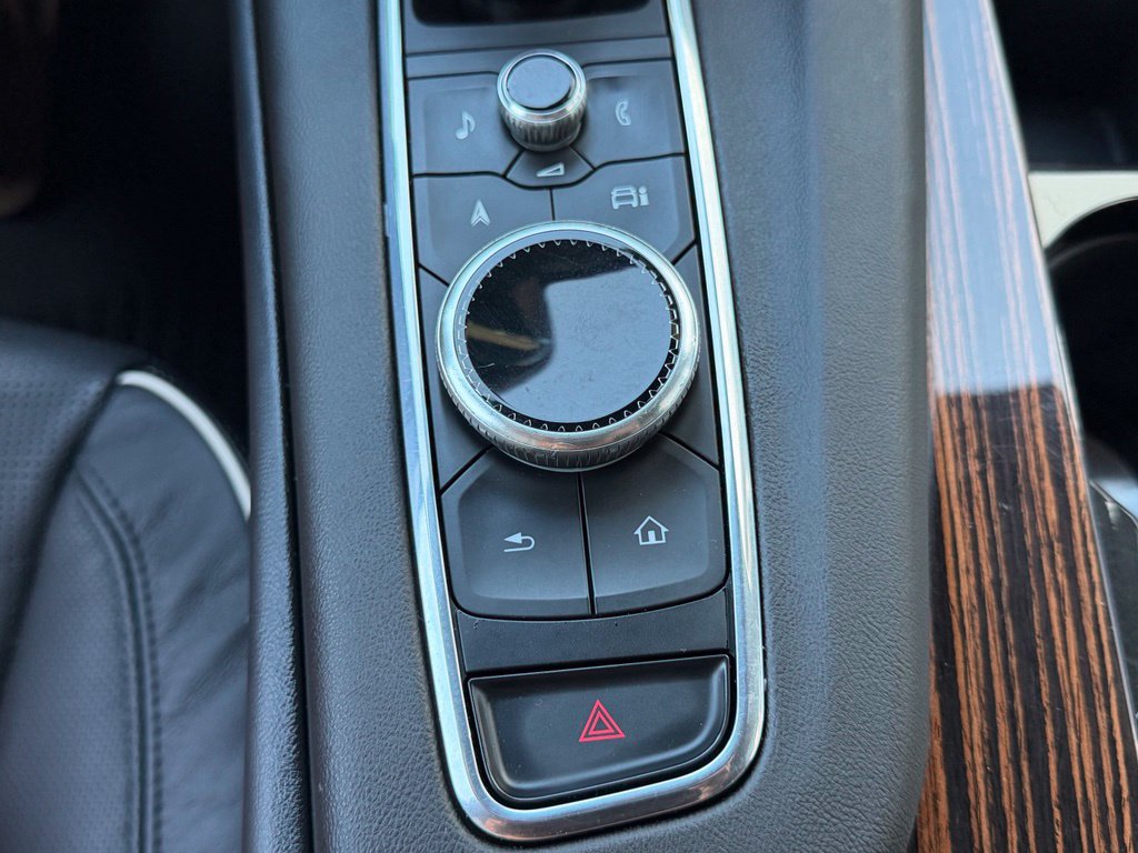 Used 2023 Cadillac Escalade Sport Platinum w/ LPO, ONYX Package AWD/4WD image 31