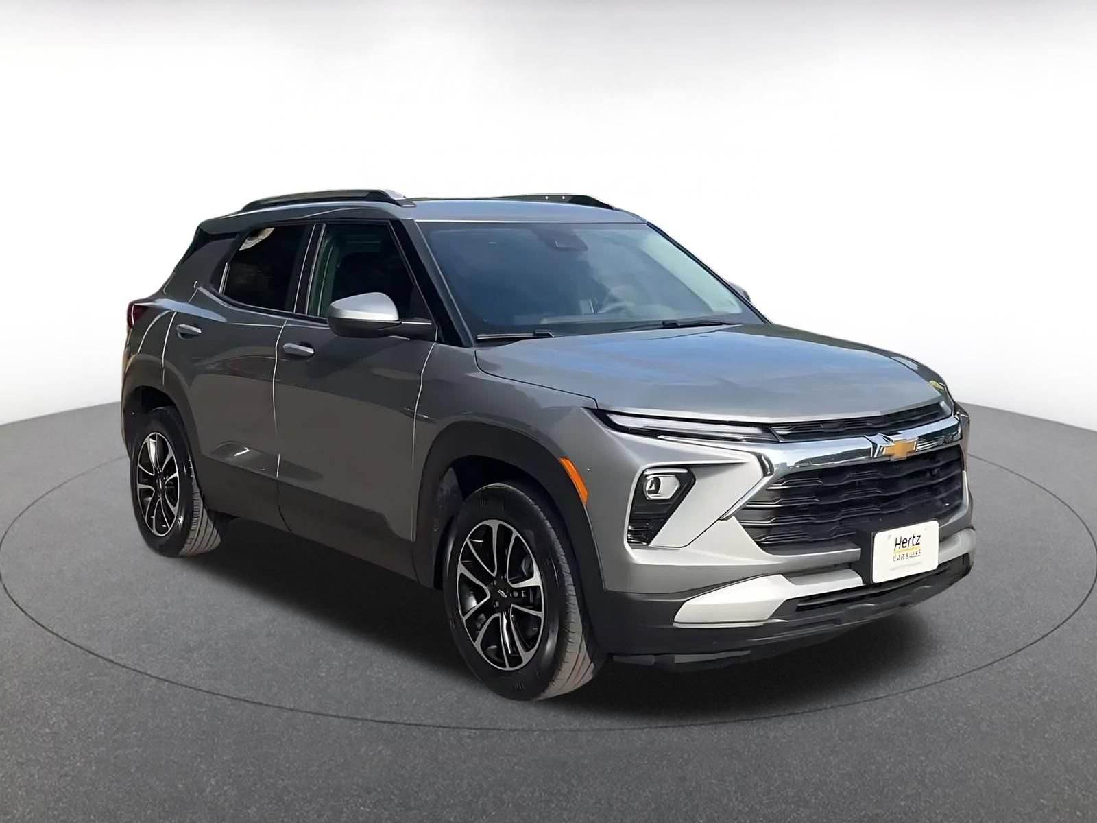 Used 2025 Chevrolet TrailBlazer LT FWD image 2