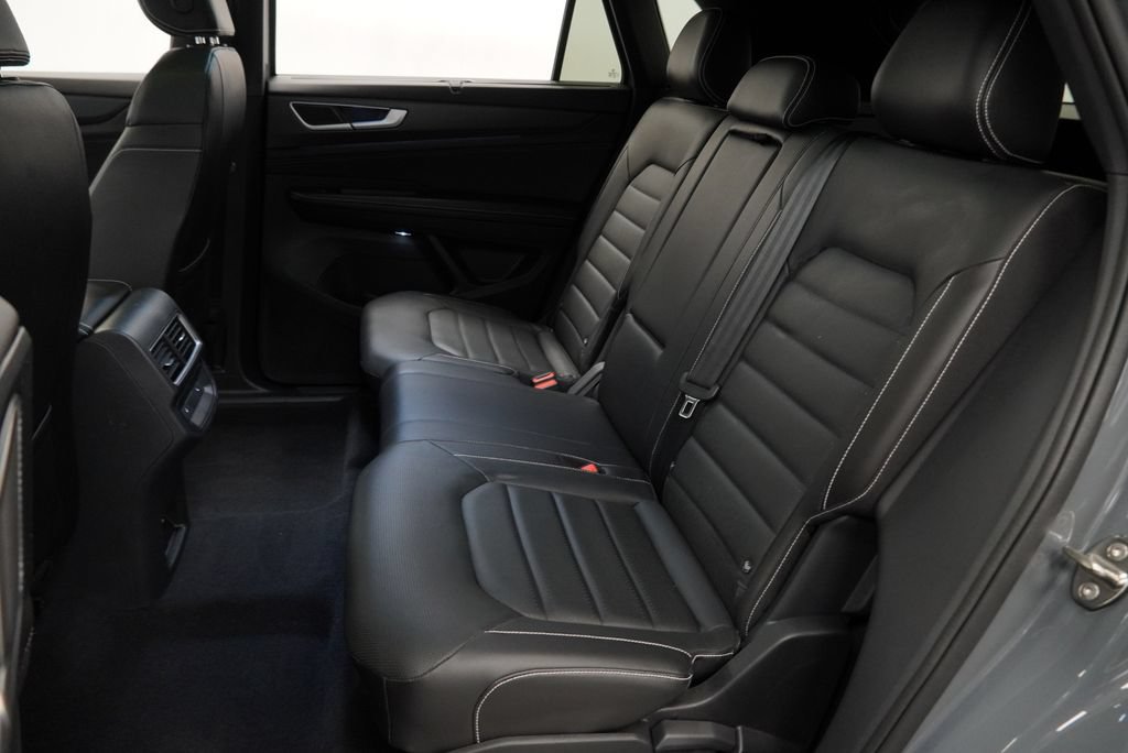 Used 2024 Volkswagen Atlas Cross Sport SEL R-Line AWD/4WD image 11