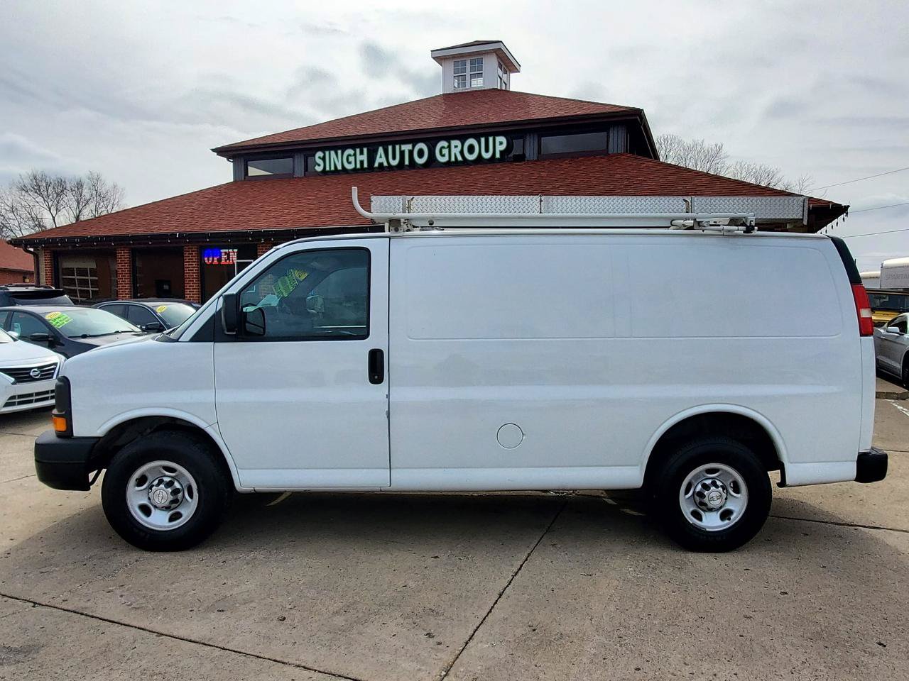 Used 2015 Chevrolet Express 2500 RWD image 5