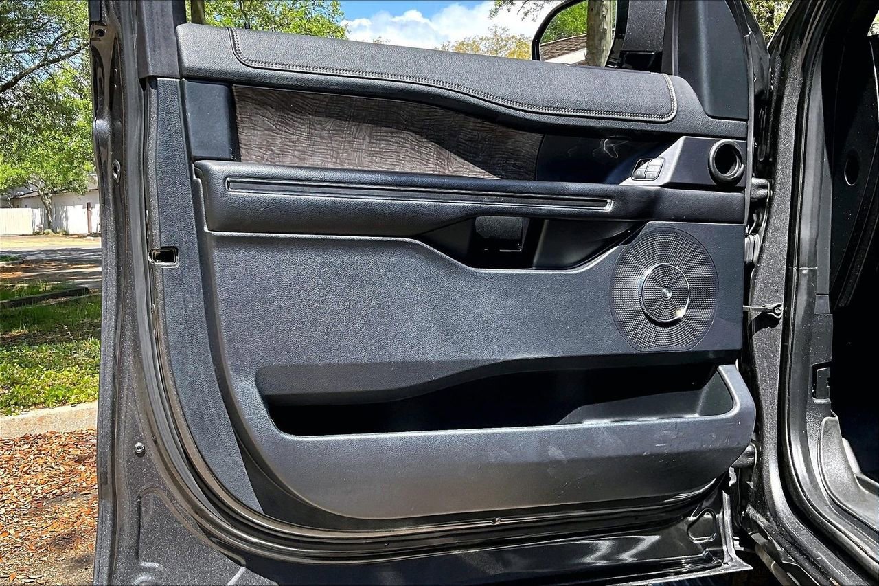 Used 2019 Ford Expedition Limited AWD/4WD image 17