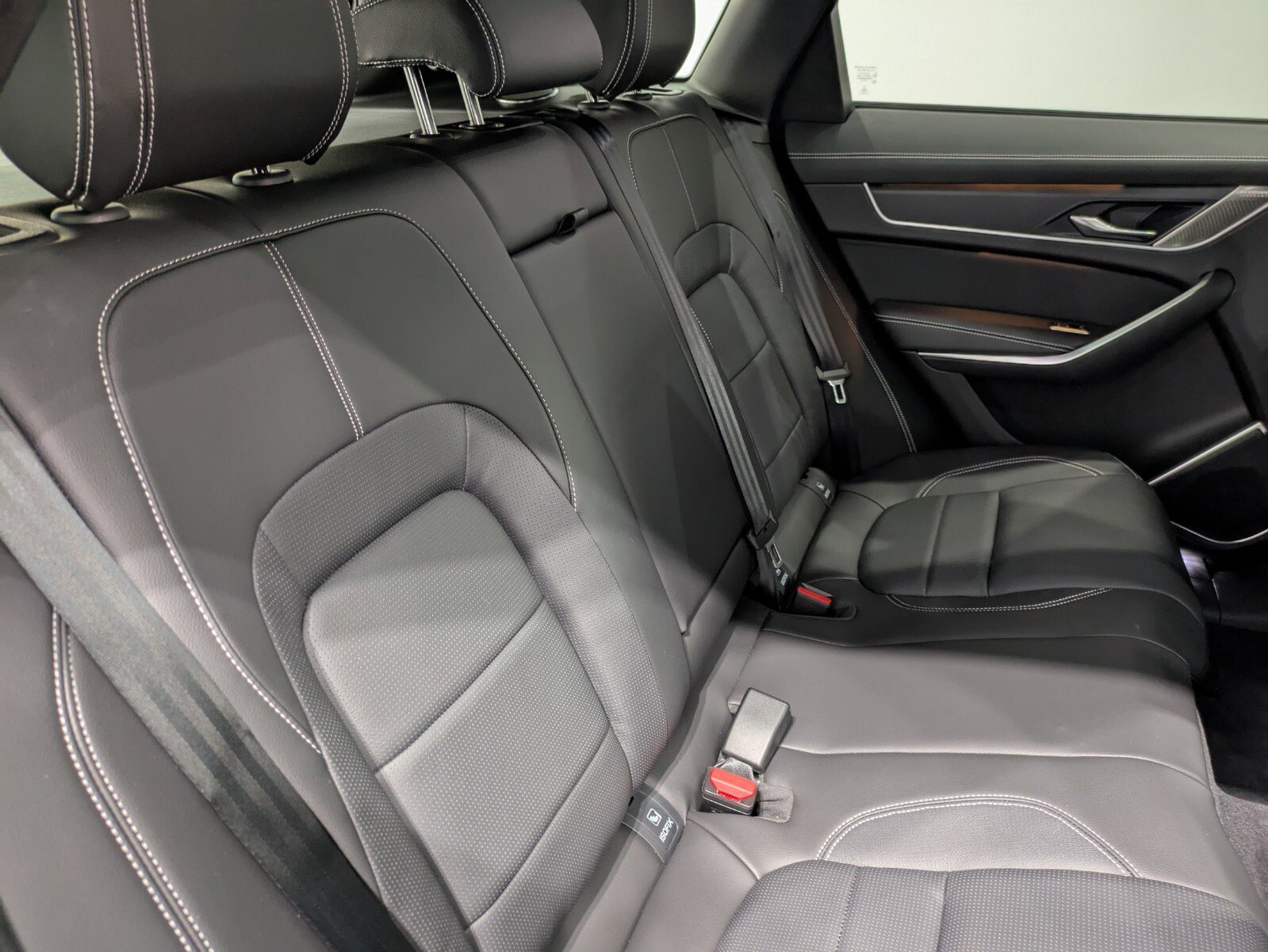 New 2026 Jaguar F-PACE R-Dynamic S image 21