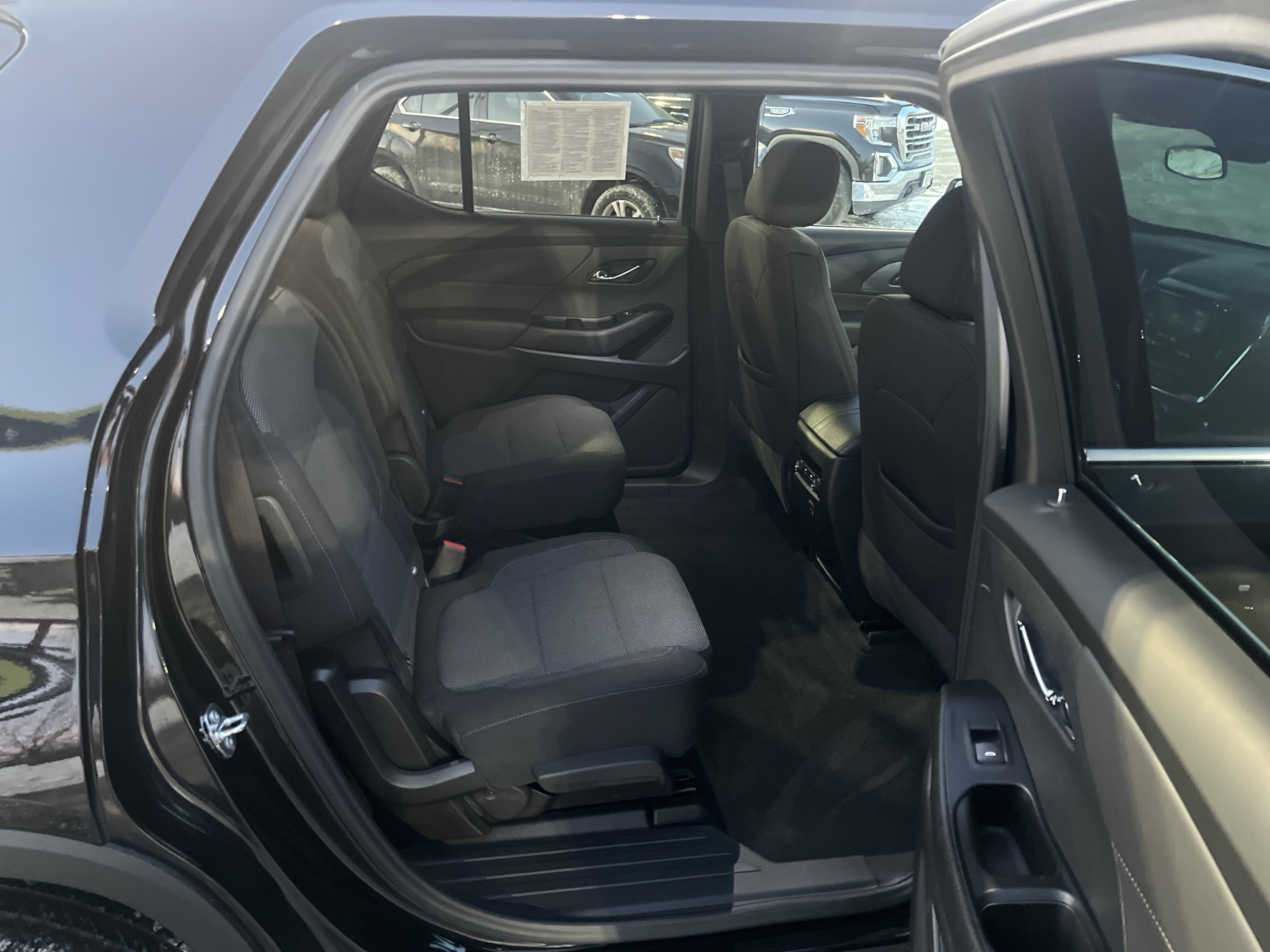 Used 2023 Chevrolet Traverse LT image 15