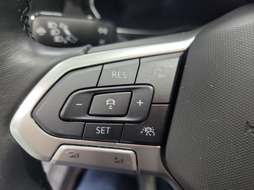 Used 2023 Volkswagen Jetta SE w/ Panoramic Sunroof Package FWD image 37