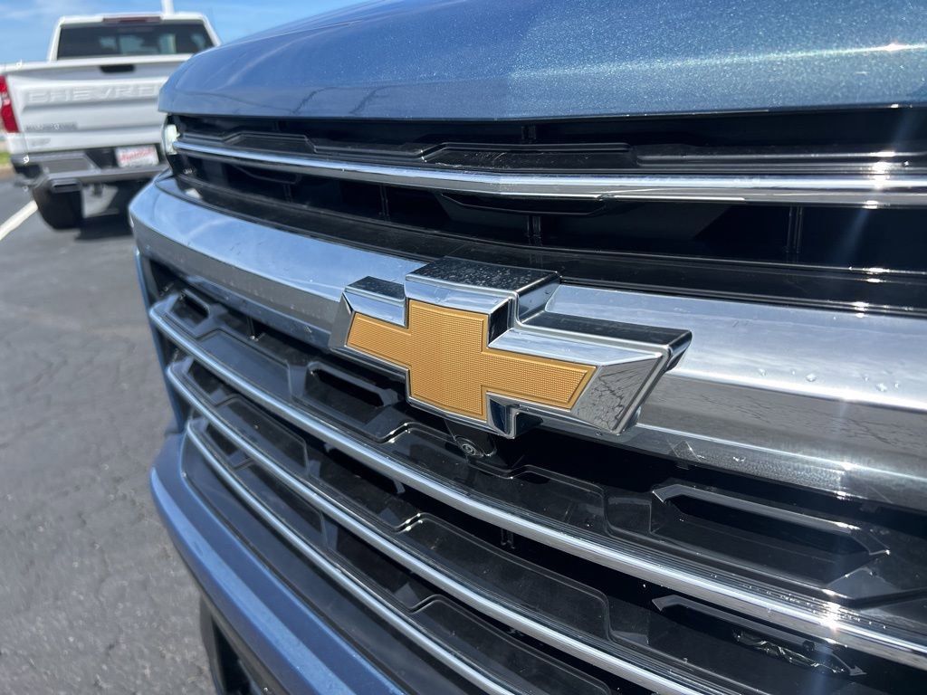 Used 2025 Chevrolet Traverse High Country image 10