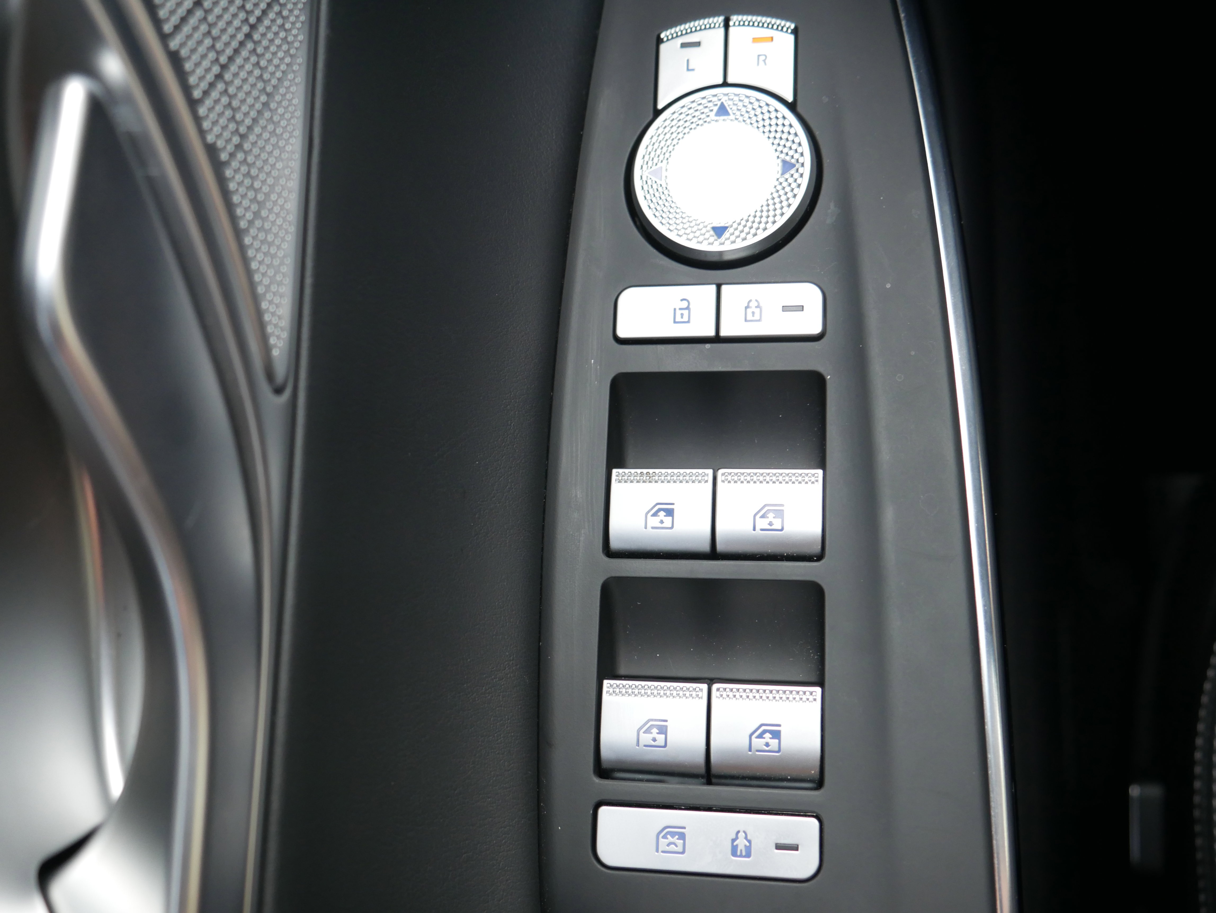 Certified 2025 Genesis GV70 2.5T image 57