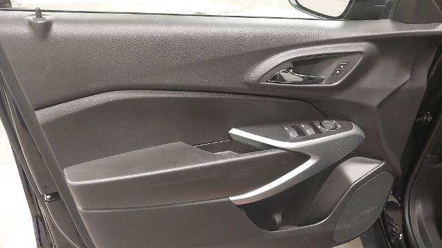 New 2026 Chevrolet Trax RS w/ Sunroof Package FWD image 24