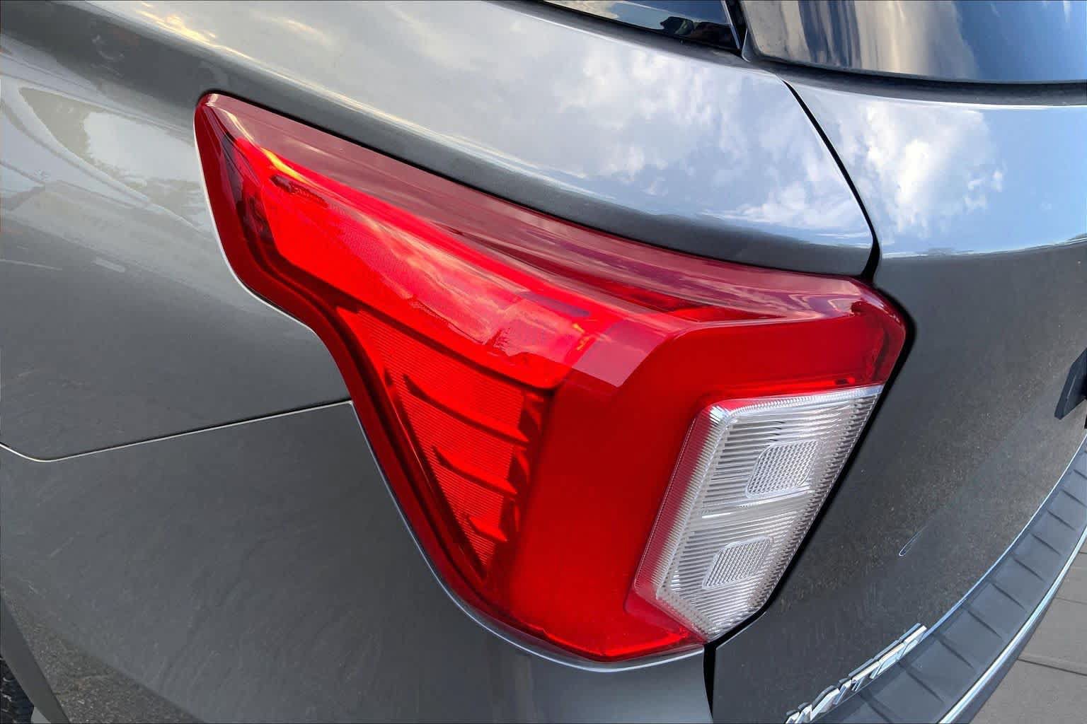 Used 2023 Ford Explorer Limited w/ Limited Technology Package RWD image 28
