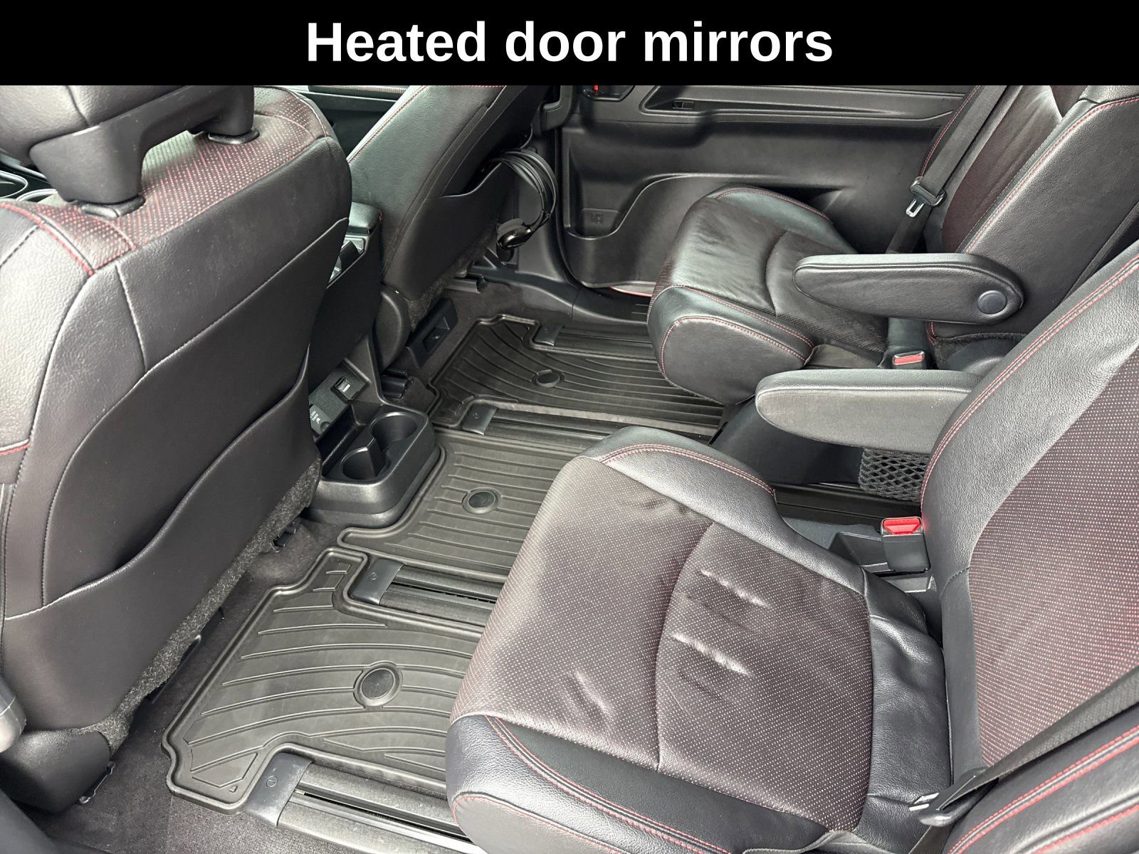 Used 2025 Toyota Sienna XSE w/ XSE Premium Package image 12