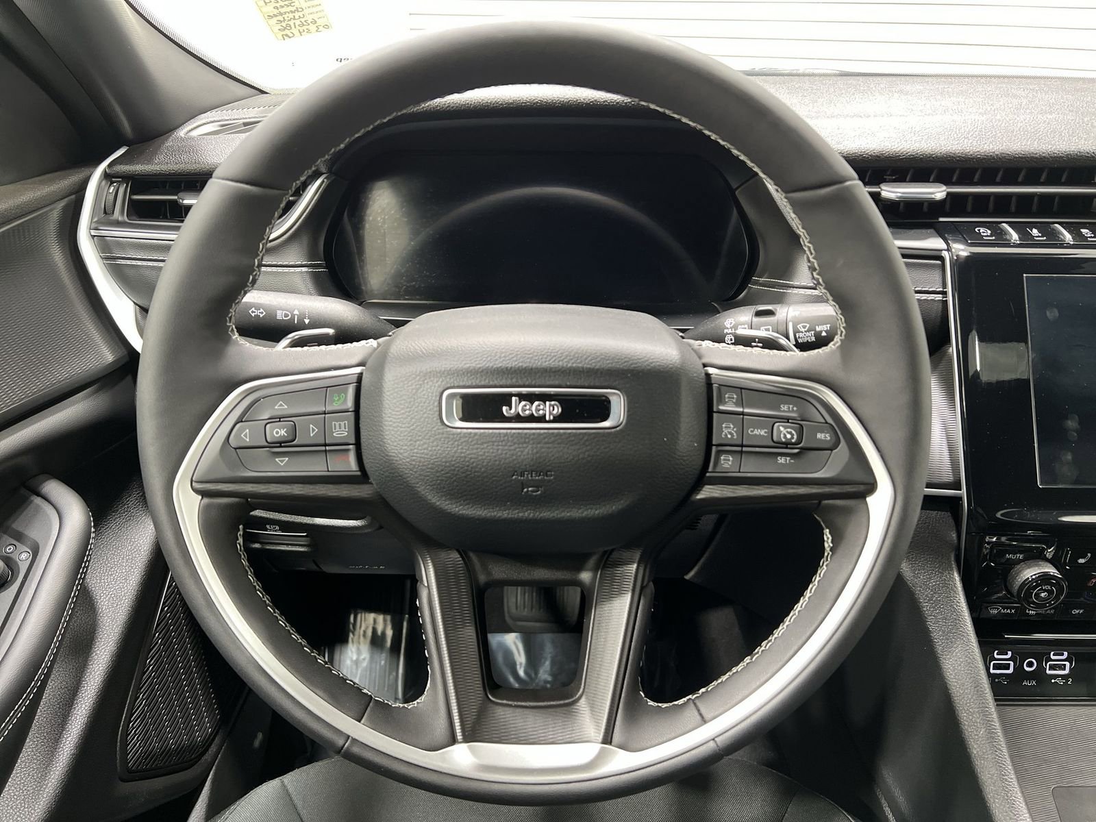 Used 2024 Jeep Grand Cherokee L Laredo w/ Luxury Tech Group I image 14