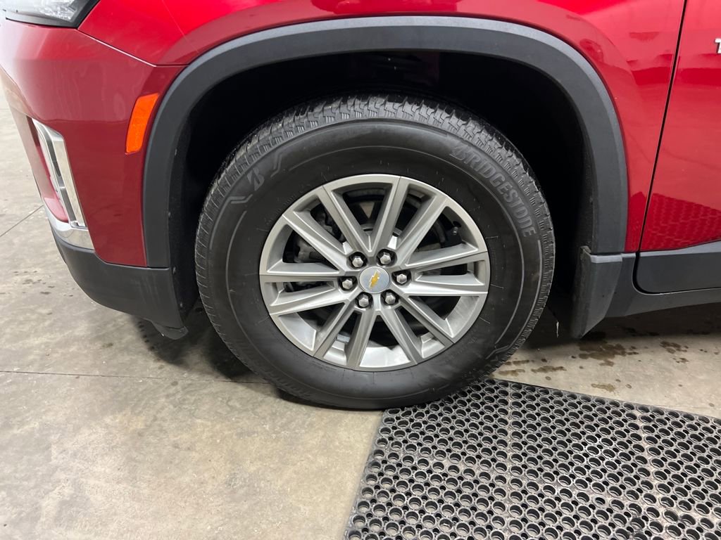 Used 2023 Chevrolet Traverse LT image 10