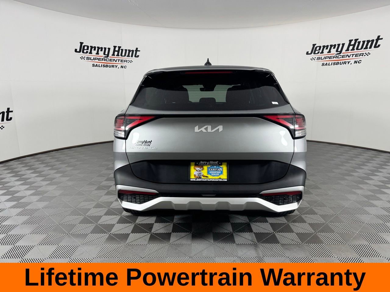 Used 2024 Kia Sportage LX image 8