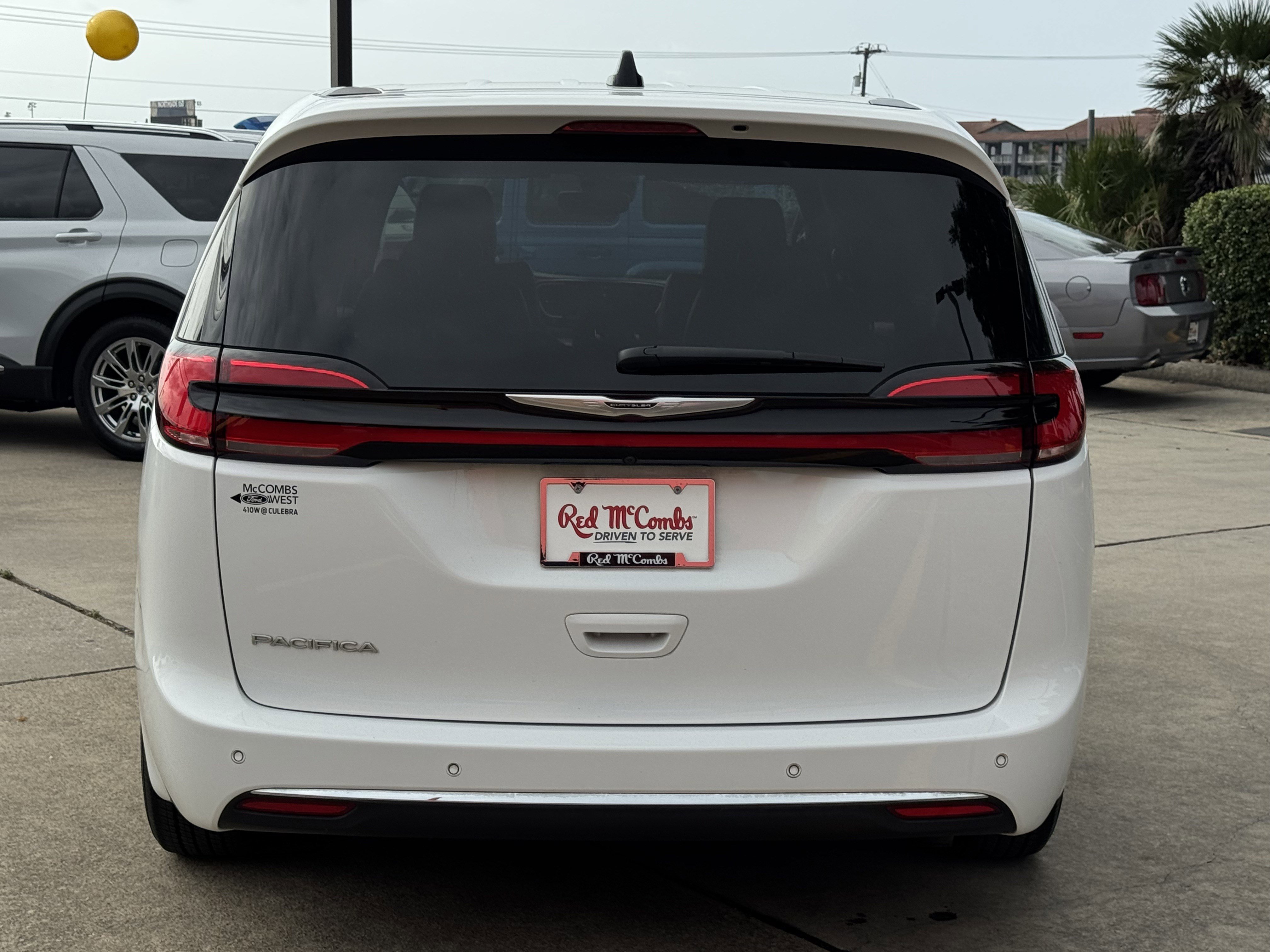 Used 2025 Chrysler Pacifica Select image 6