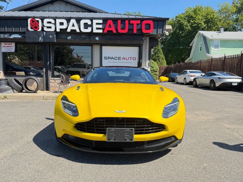 Used 2020 Aston Martin DB11 Coupe RWD image 2