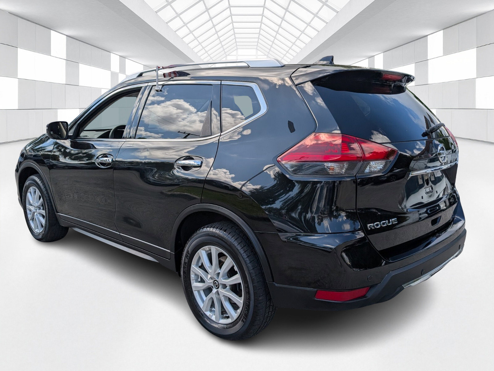 Used 2020 Nissan Rogue SV FWD image 5