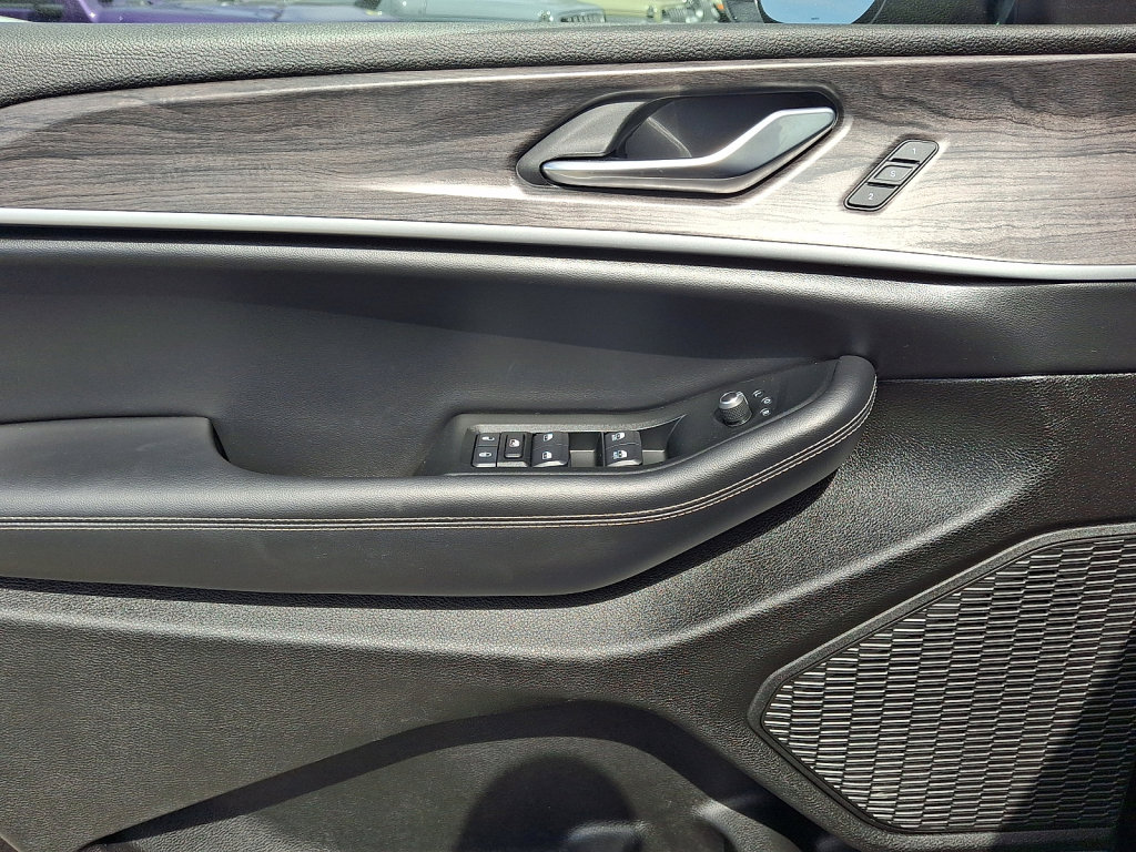 Used 2024 Jeep Grand Cherokee L Limited image 22