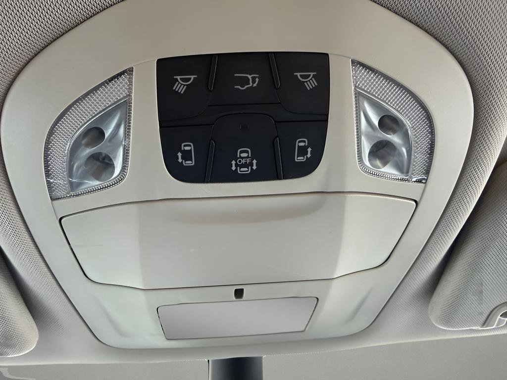 Used 2023 Chrysler Pacifica Touring-L image 28