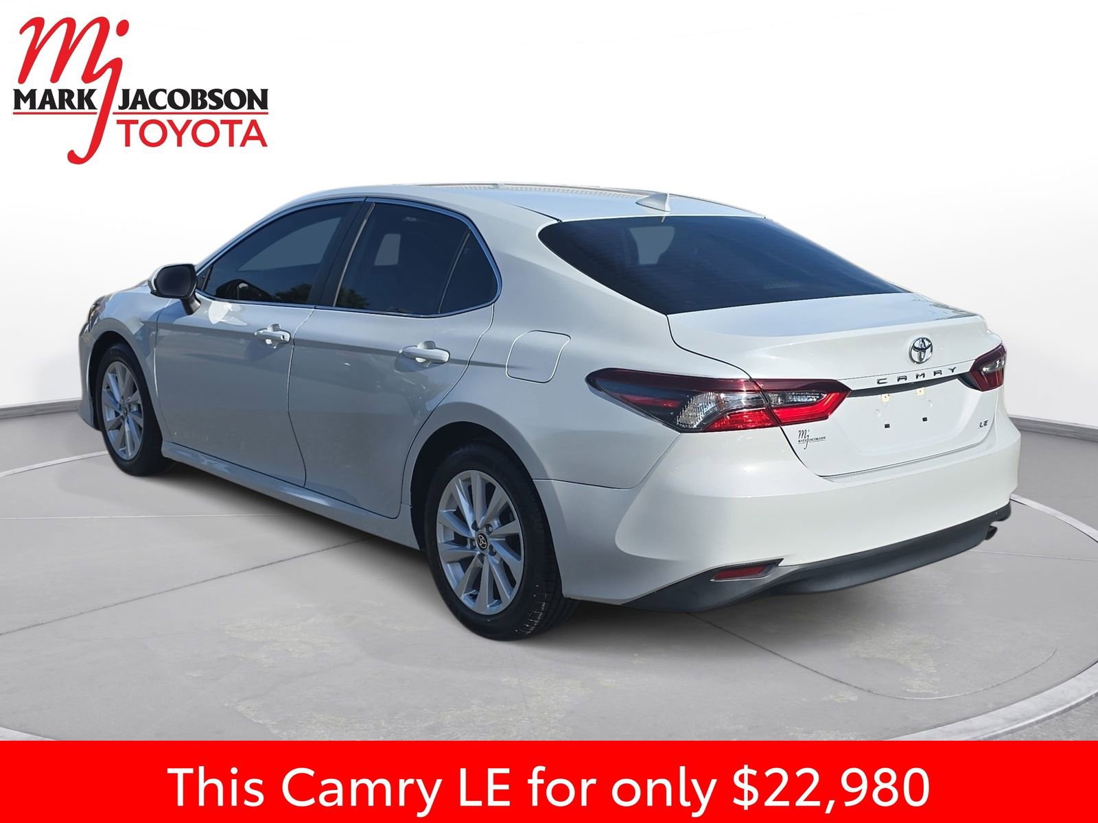 Used 2022 Toyota Camry LE FWD image 13