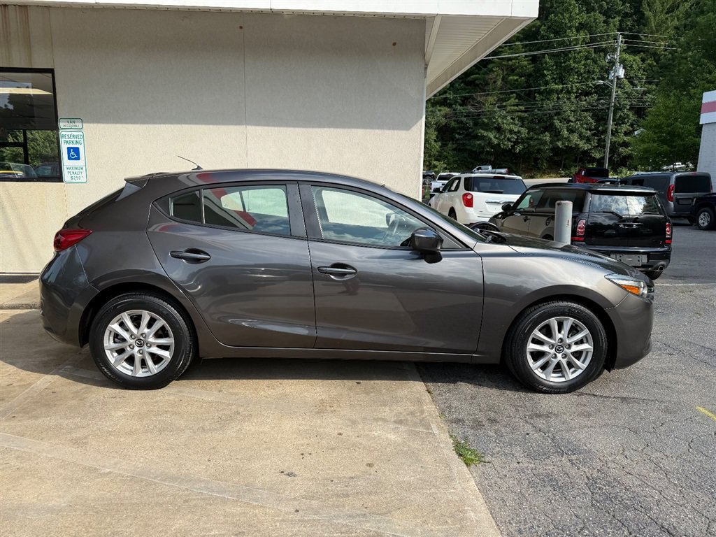 Used 2017 MAZDA MAZDA3 Sport FWD image 2
