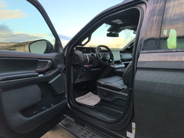 Used 2025 Ford Expedition Tremor AWD/4WD image 9