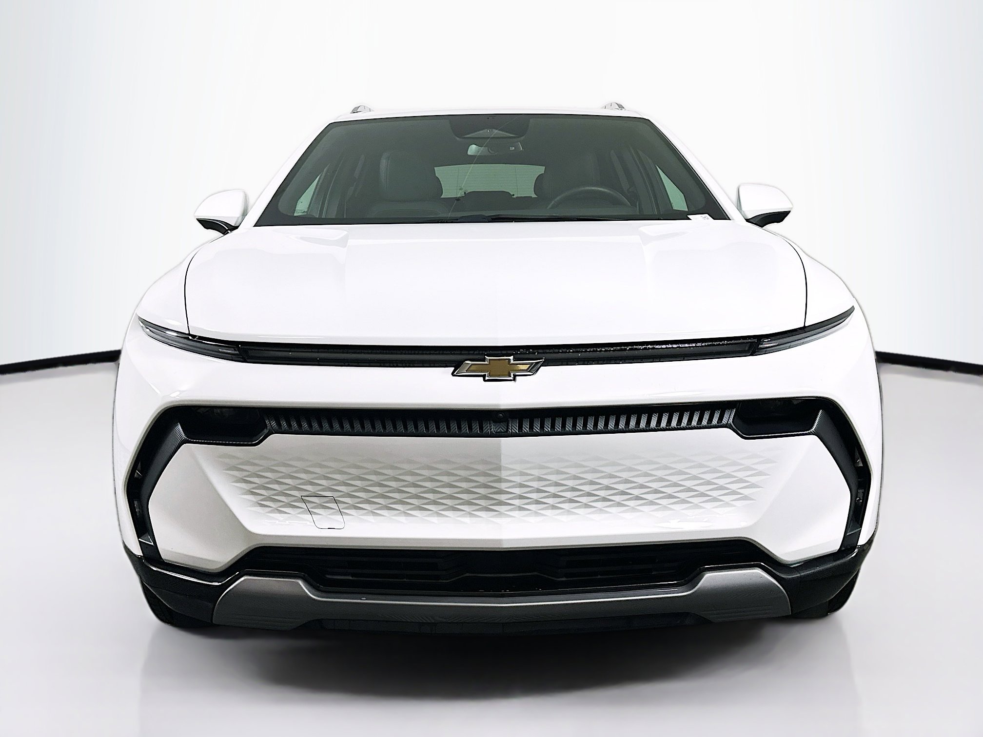 Used 2024 Chevrolet Equinox EV LT image 2