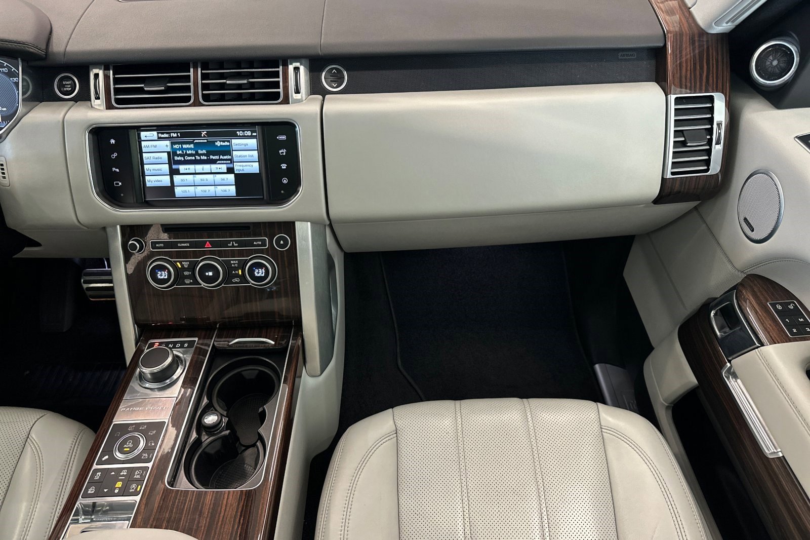 Used 2016 Land Rover Range Rover Supercharged image 29