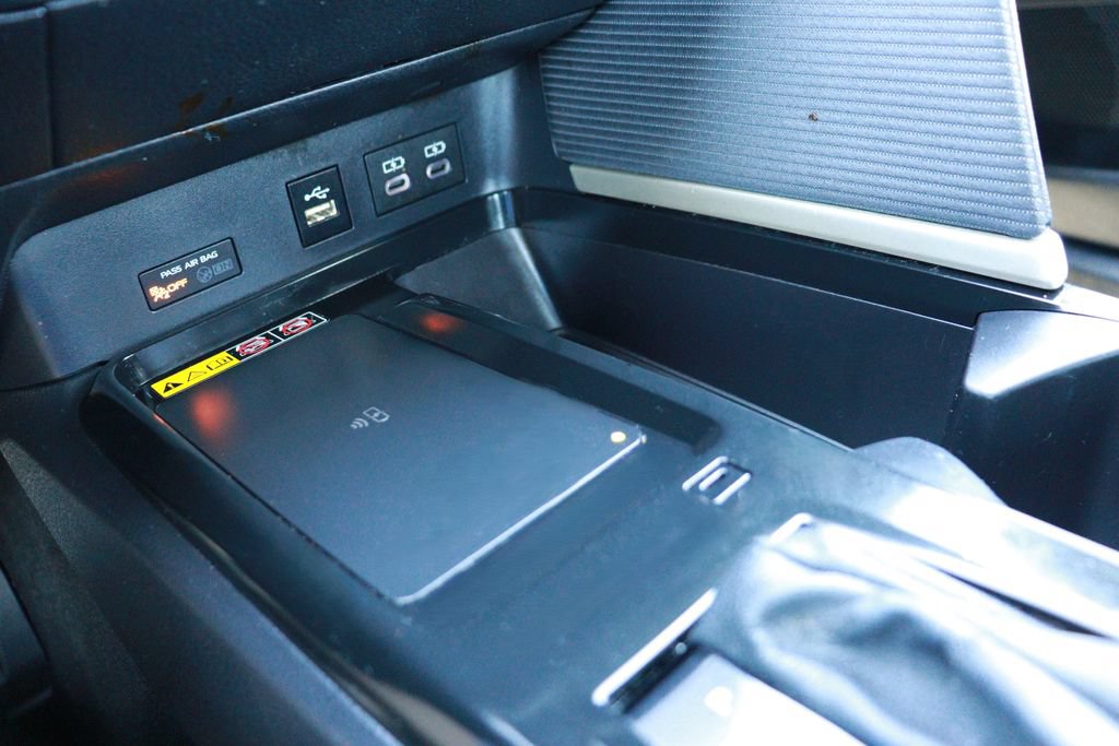 Used 2025 Toyota Camry SE FWD image 19