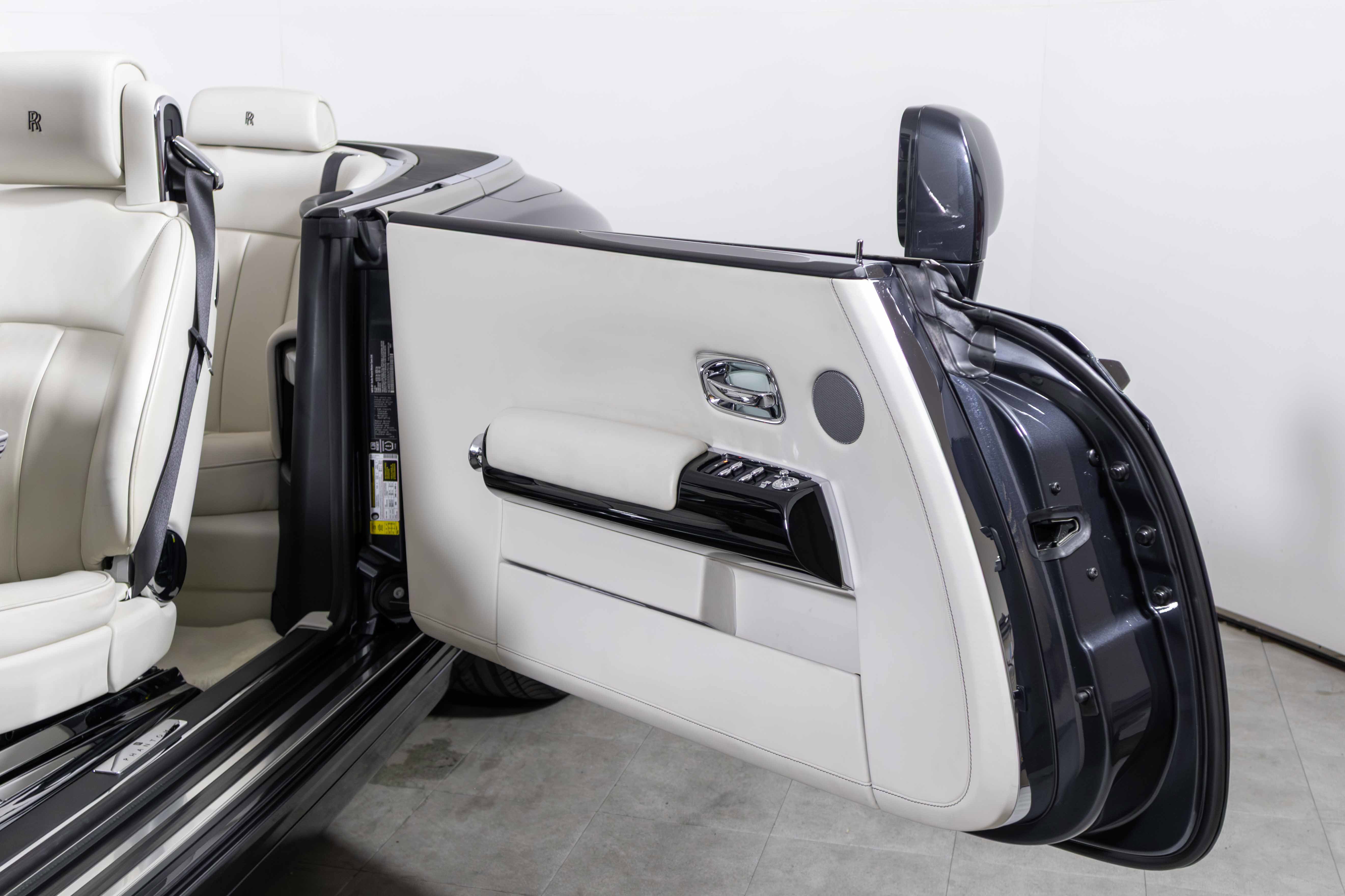 Used 2013 Rolls-Royce Phantom Drophead Coupe image 40