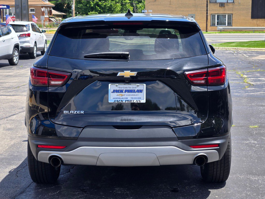Used 2025 Chevrolet Blazer LT FWD image 13