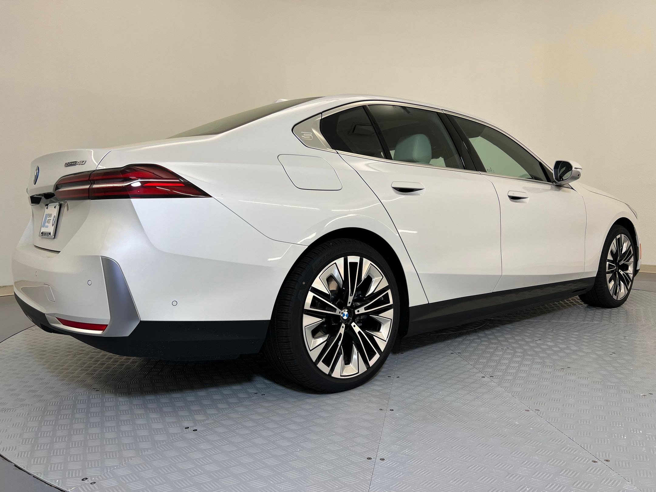 New 2026 BMW i5 eDrive40 RWD image 8