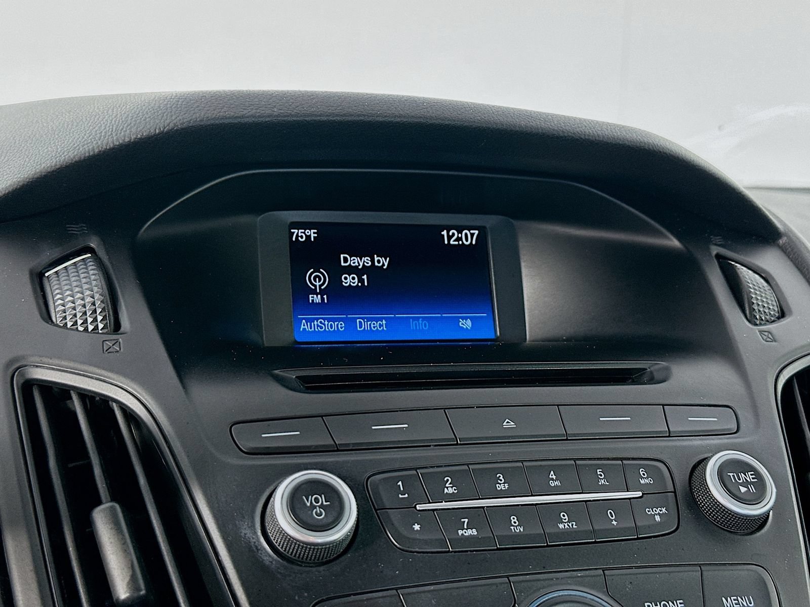 Used 2017 Ford Focus SE FWD image 14