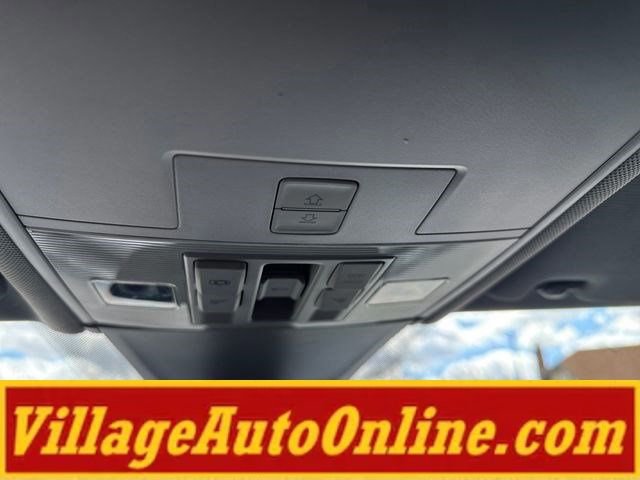 Used 2022 Volkswagen Tiguan SE w/ Panoramic Sunroof Package AWD/4WD image 30