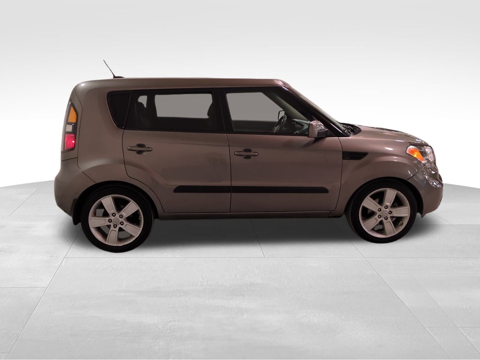 Used 2011 Kia Soul ! w/ Premium Pkg image 3