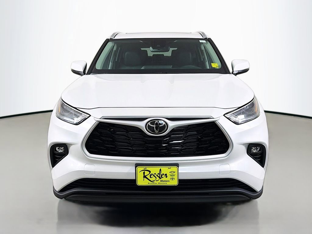 New 2026 Toyota Highlander XLE image 2