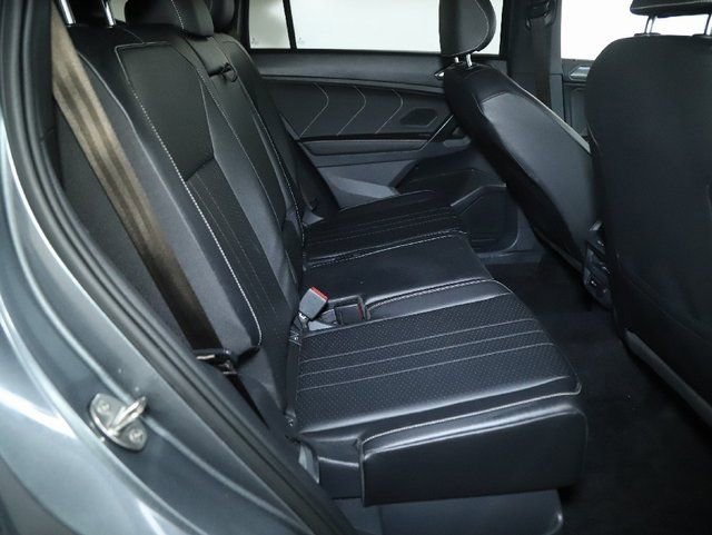 Used 2022 Volkswagen Tiguan SE R-Line image 33