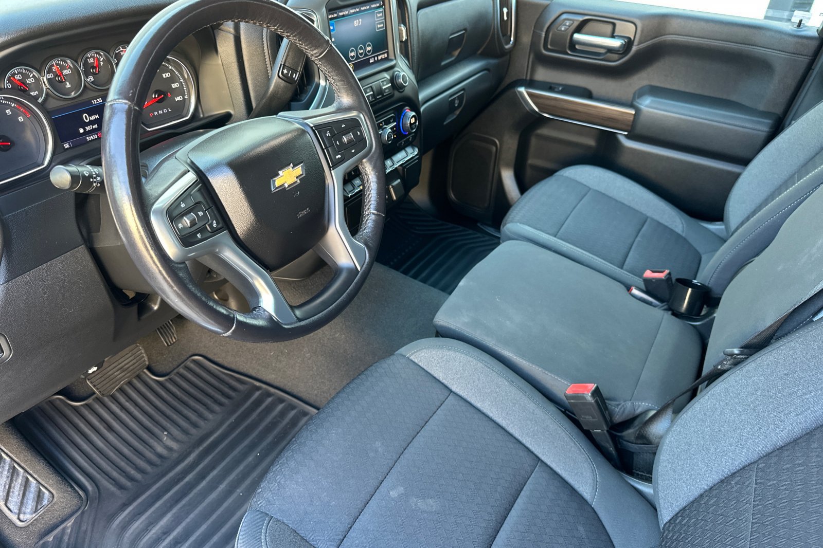 Used 2022 Chevrolet Silverado 1500 LT w/ Z71 Off-Road Package AWD/4WD image 9