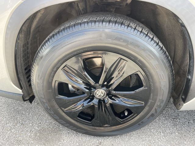 Used 2020 Toyota Highlander XLE FWD image 10