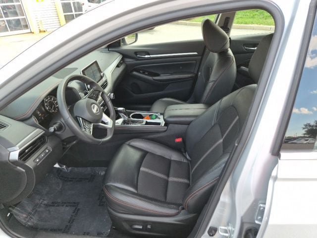 Used 2024 Nissan Altima 2.5 SR FWD image 15
