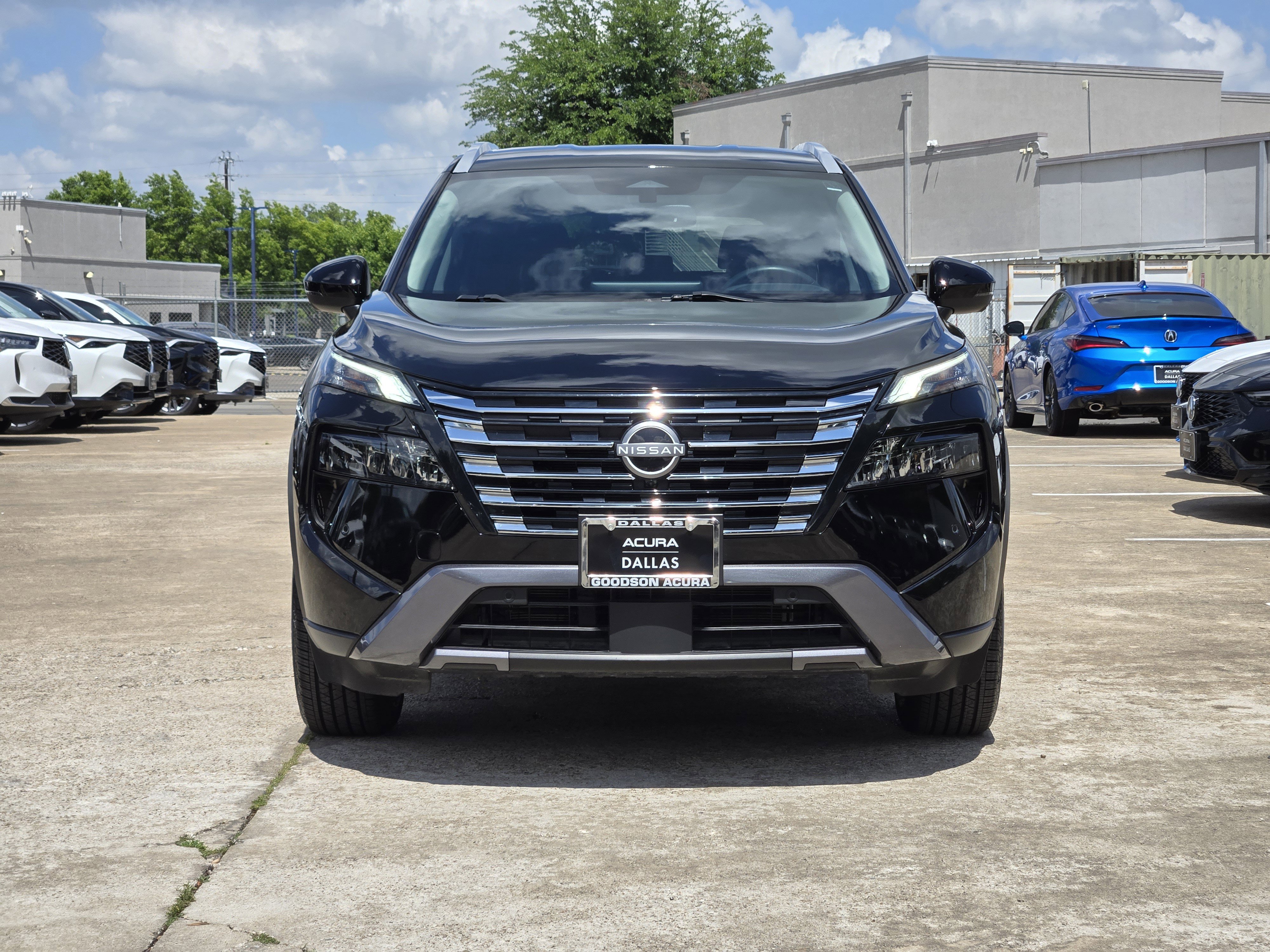 Used 2024 Nissan Rogue SL image 3