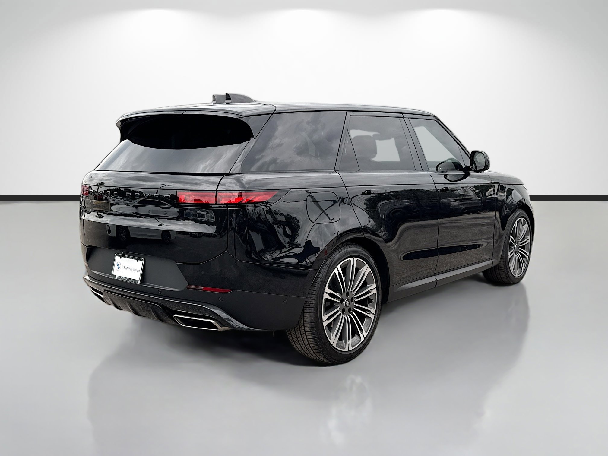 Used 2024 Land Rover Range Rover Sport SE AWD/4WD image 3