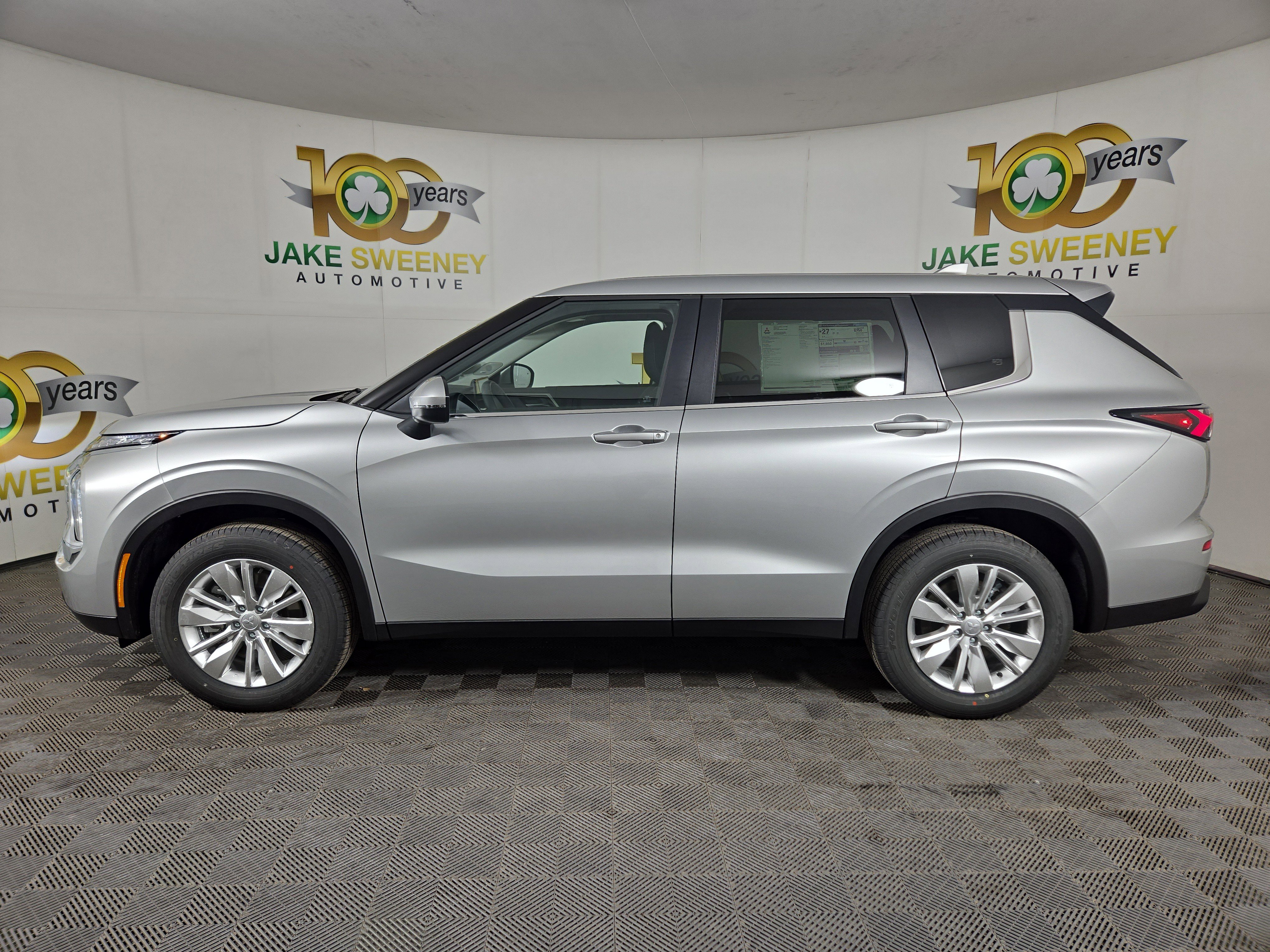 New 2026 Mitsubishi Outlander ES image 4