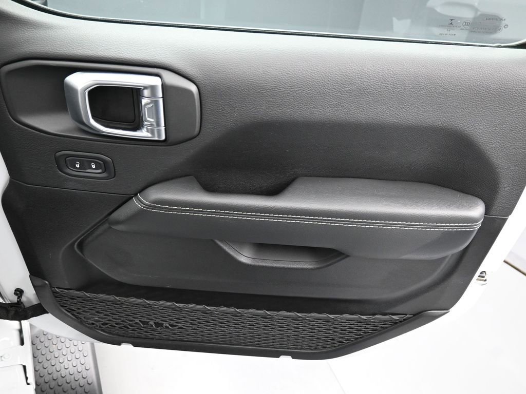 Used 2022 Jeep Wrangler Unlimited Sahara w/ Cold Weather Group image 32