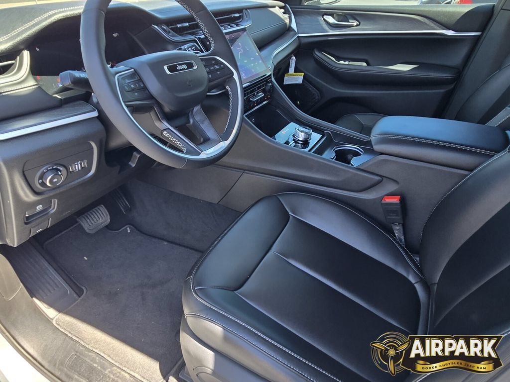 New 2025 Jeep Grand Cherokee L Limited w/ Black Appearance Package AWD/4WD image 17