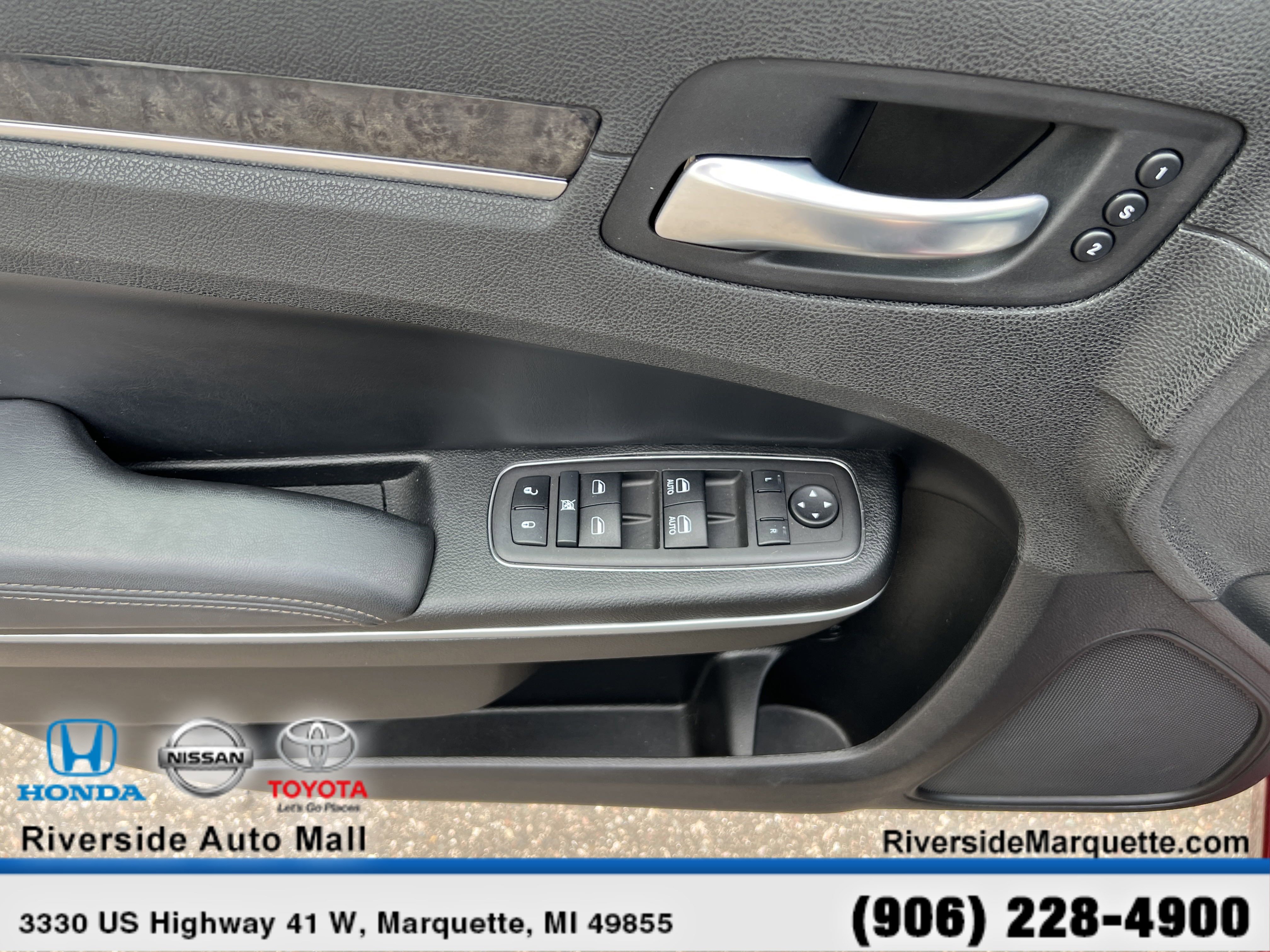 Used 2023 Chrysler 300 Touring L w/ Comfort Group image 23