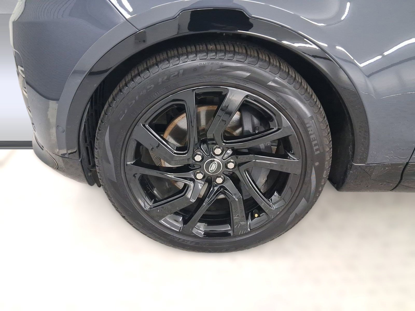 Used 2025 Land Rover Discovery Dynamic SE image 11