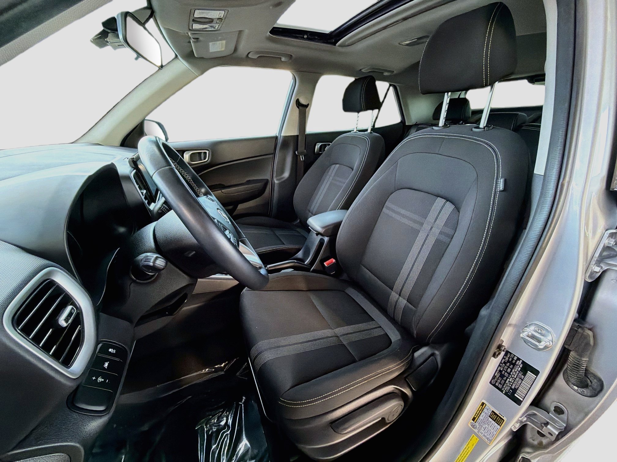 Used 2022 Hyundai Venue SEL w/ Cargo Package FWD image 13