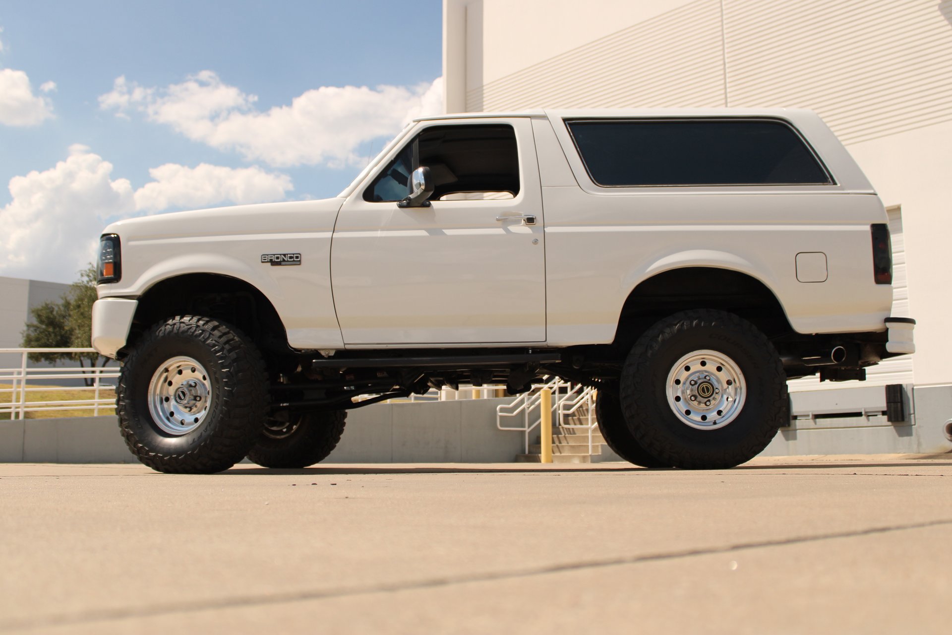 Used 1993 Ford Bronco XLT AWD/4WD image 7