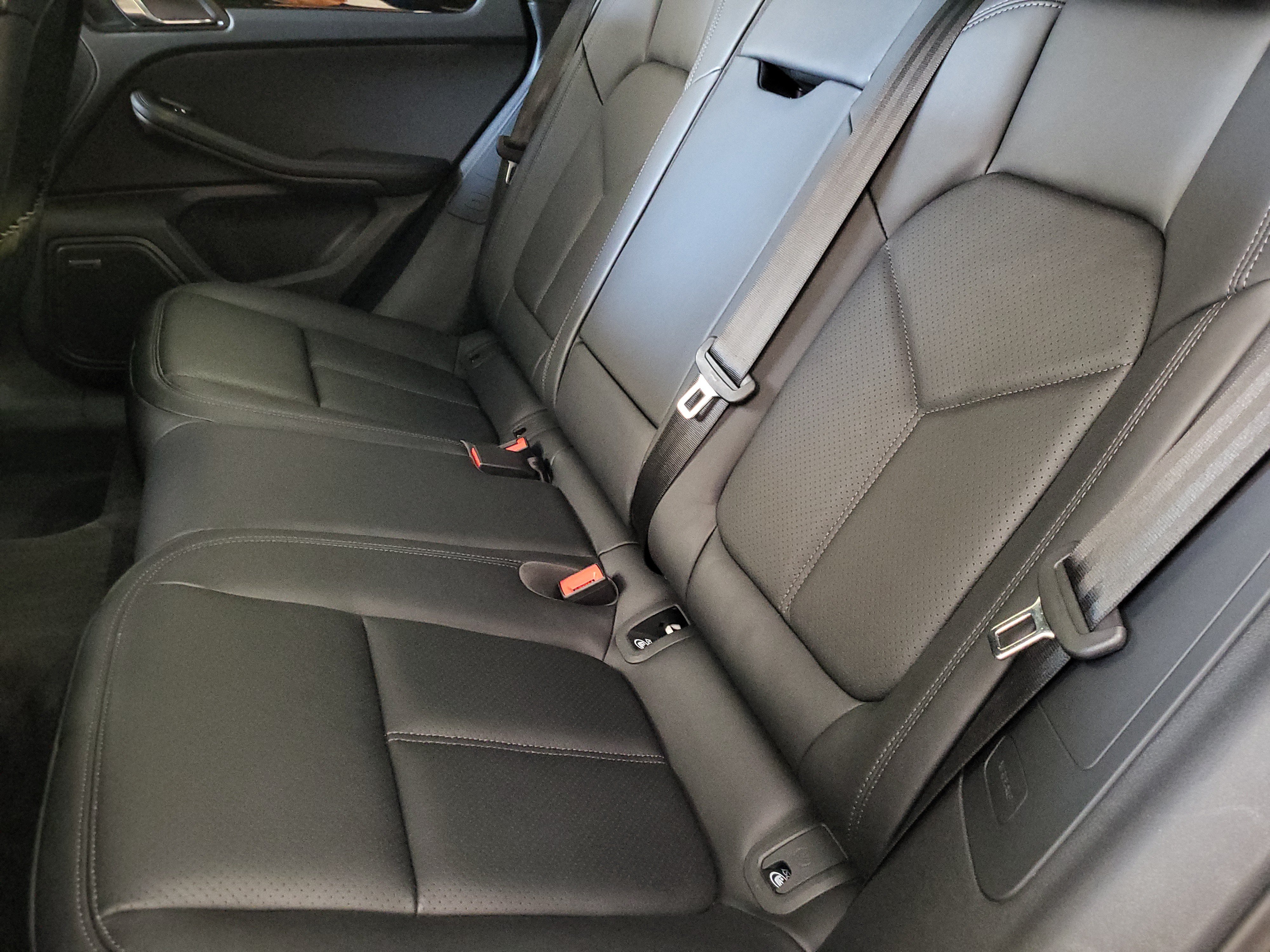 Certified 2026 Porsche Macan AWD/4WD image 21