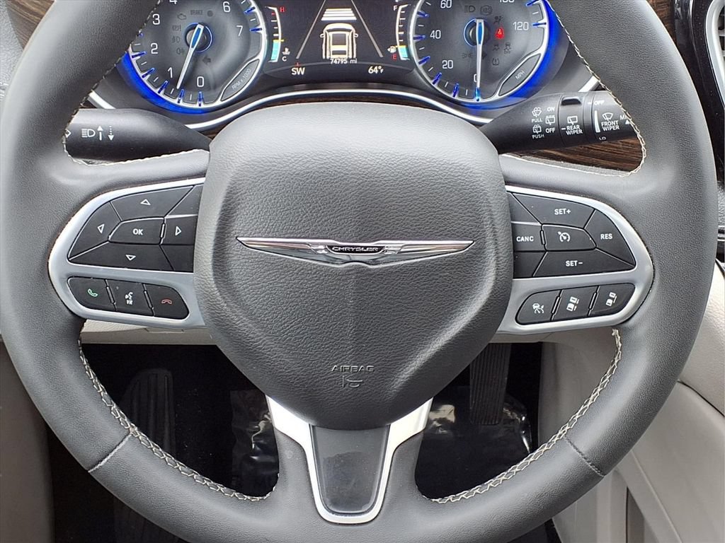 Used 2023 Chrysler Pacifica Limited FWD image 20